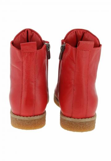 Ботинки на шнуровке