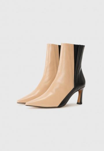 Сапожки на танкетке