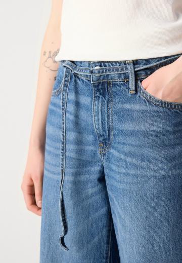 Клешеные джинсы