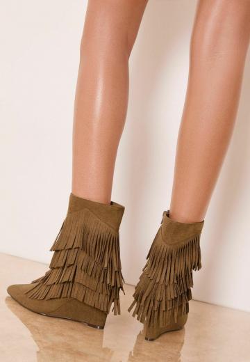 Сапожки на танкетке