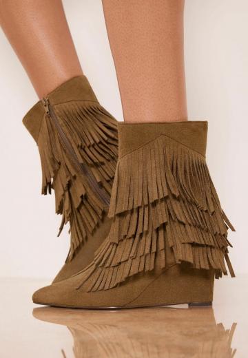 Сапожки на танкетке