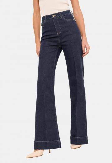 Клешеные джинсы