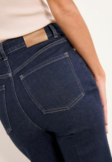 Клешеные джинсы