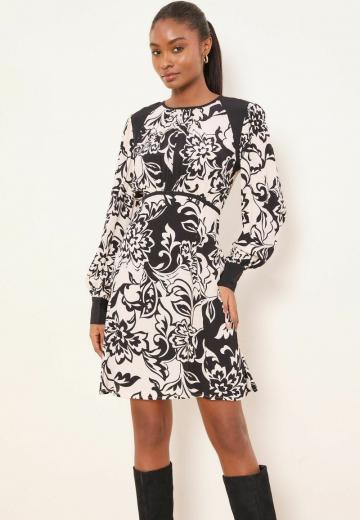 Короткое платье