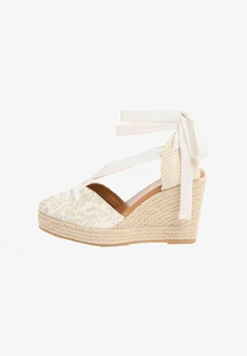 Туфли на шнуровке