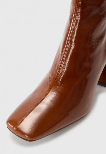 Высокие сапоги