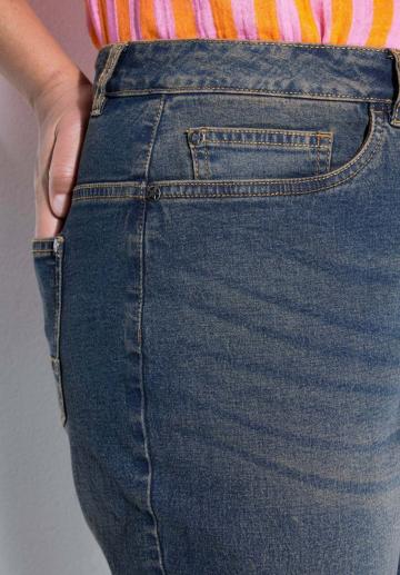 Короткие джинсы