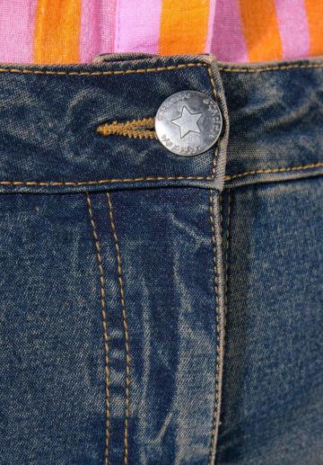 Короткие джинсы