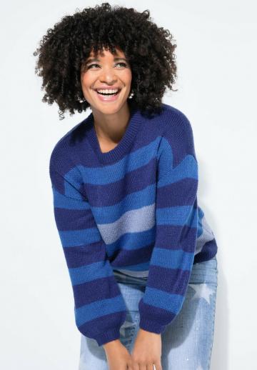 Пуловер в полоску