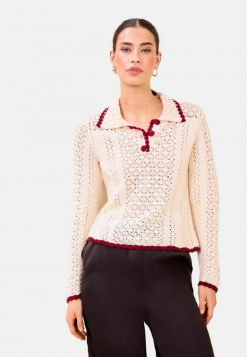 Пуловер с вырезом V