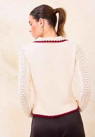 Пуловер с вырезом V