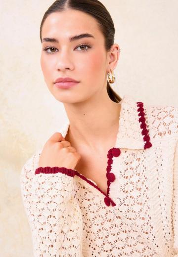 Пуловер с вырезом V