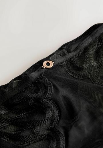 Трусы на бедрах