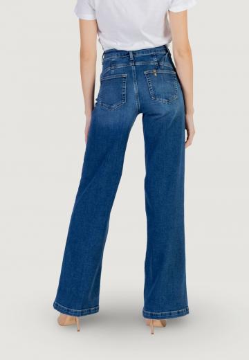 Клешеные джинсы