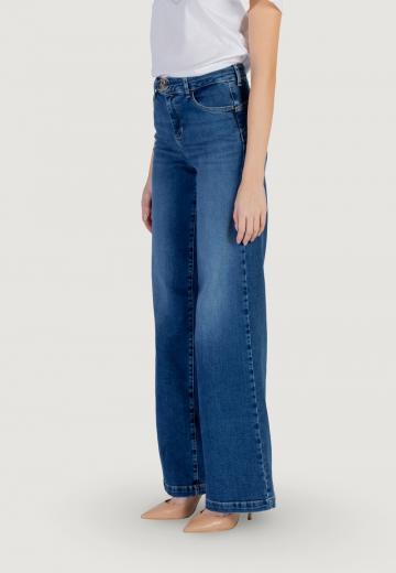 Клешеные джинсы