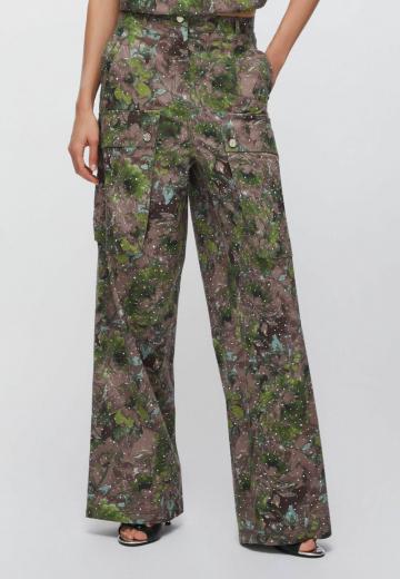 Брюки с накладными карманами