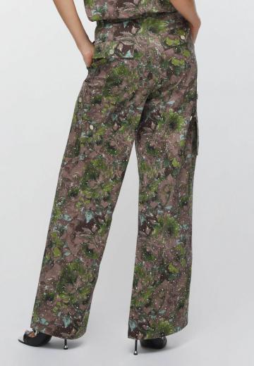 Брюки с накладными карманами