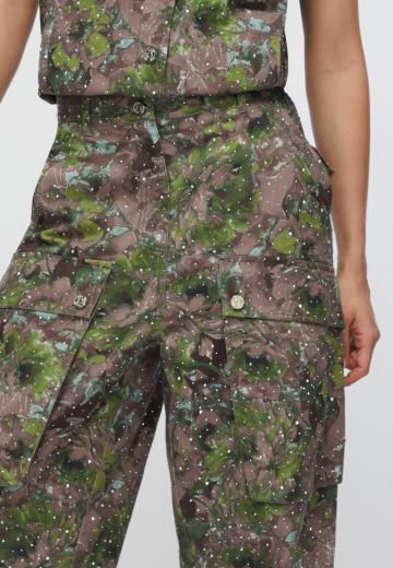 Брюки с накладными карманами