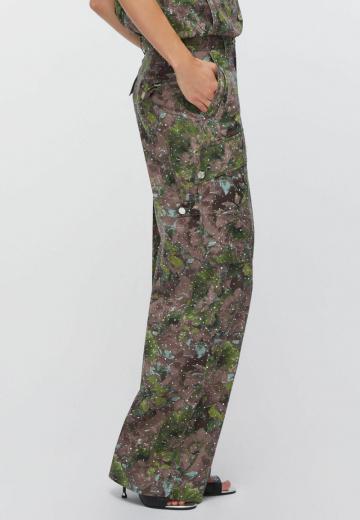 Брюки с накладными карманами