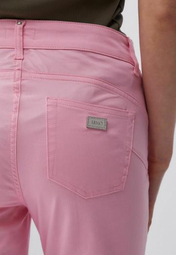 Короткие джинсы