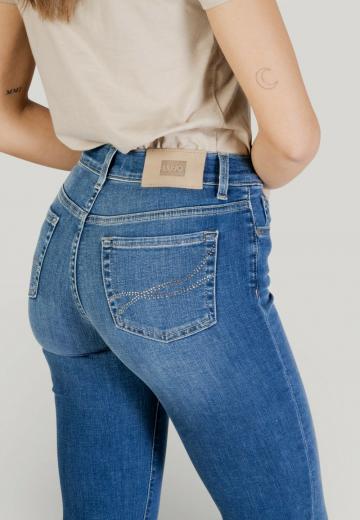 Короткие джинсы