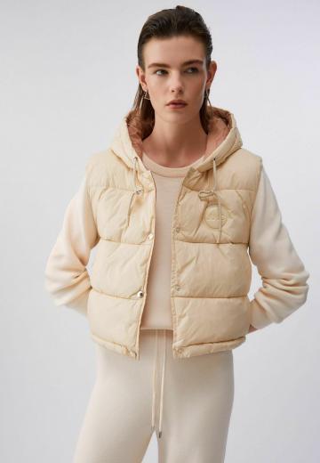 Пуховой жилет