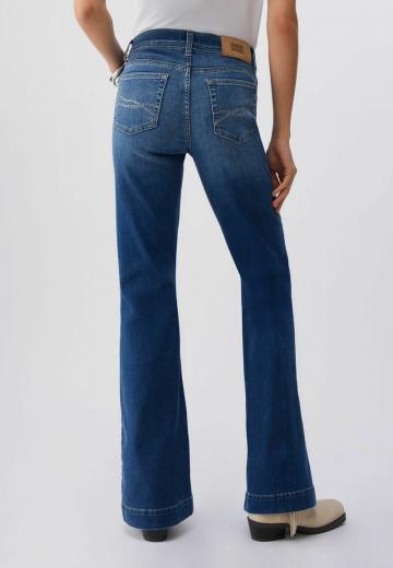 Клешеные джинсы