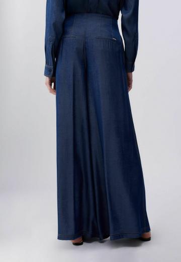 Клешеные джинсы