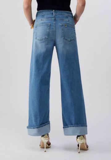 Клешеные джинсы