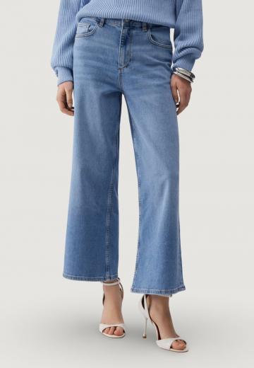 Клешеные джинсы