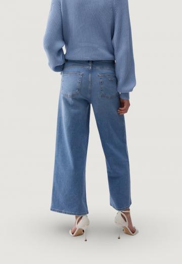 Клешеные джинсы