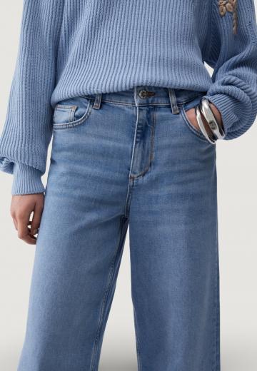 Клешеные джинсы