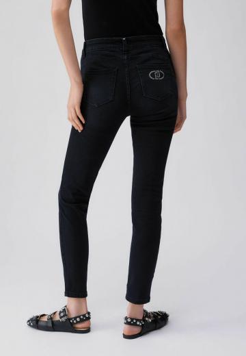 Узкие джинсы