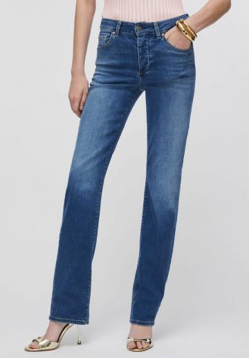 Прямые джинсы