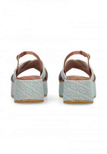 Босоножки на танкетке