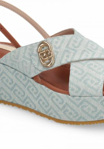 Босоножки на танкетке