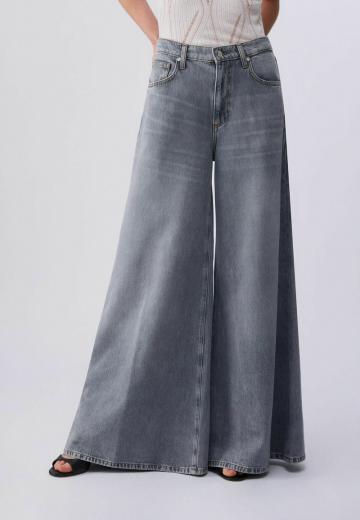 Клешеные джинсы