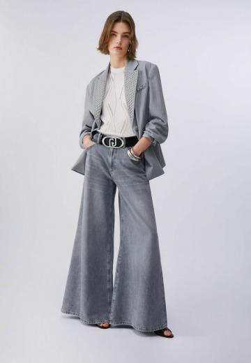 Клешеные джинсы