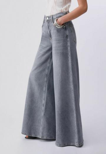 Клешеные джинсы