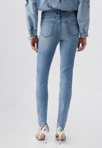 Узкие джинсы