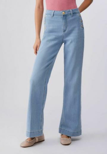 Клешеные джинсы