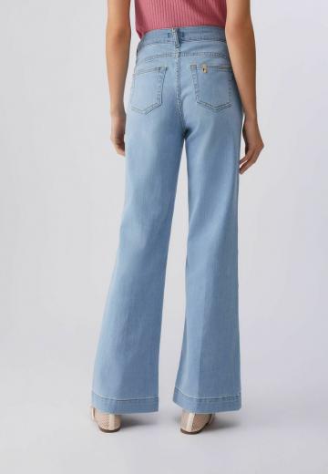 Клешеные джинсы