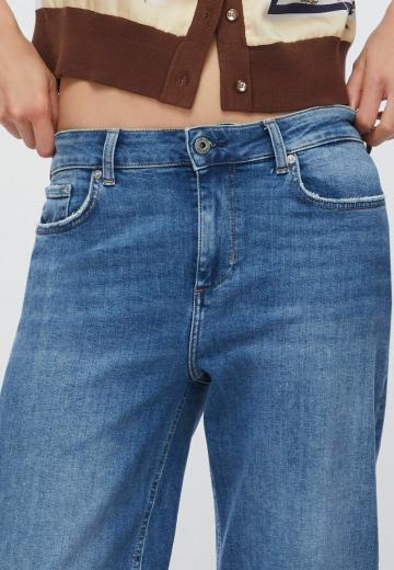 Свободные джинсы