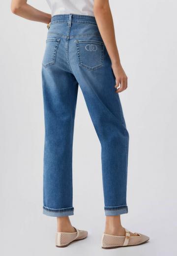 Прямые джинсы