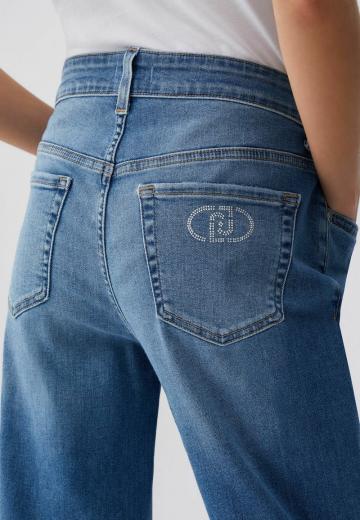 Прямые джинсы