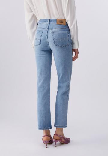 Прямые джинсы