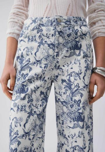 Прямые джинсы