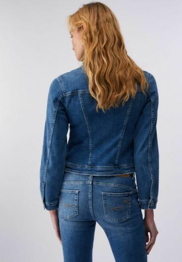 Джинсовая куртка