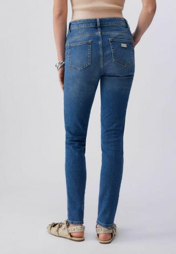 Узкие джинсы