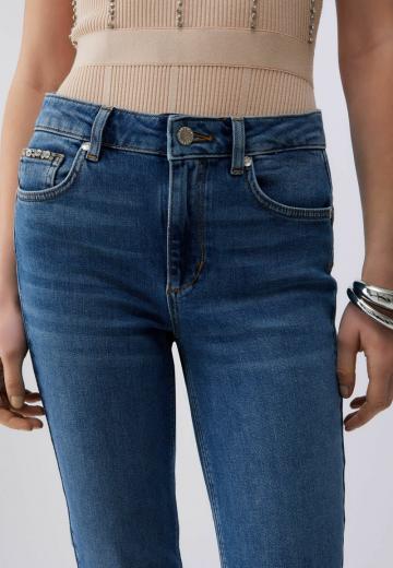 Узкие джинсы
